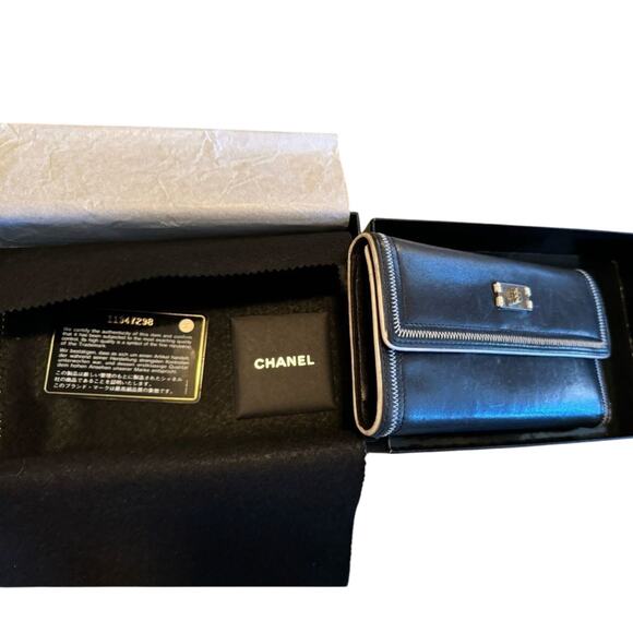 Chanel Timeless Mademoiselle Lock Wallet EUC Authentication certificate - Picture 5 of 12